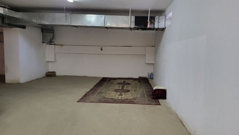 Подземный паркинг в центре города.