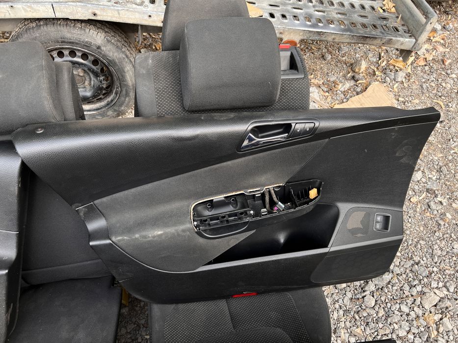 Кори за вратите Passat b6 здрави