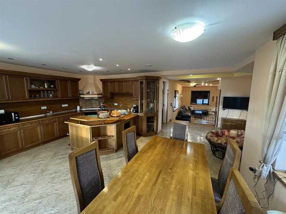 Дава се под наем Къща в Габрово, Център - 220 кв.м за 765 € - Снимка #1