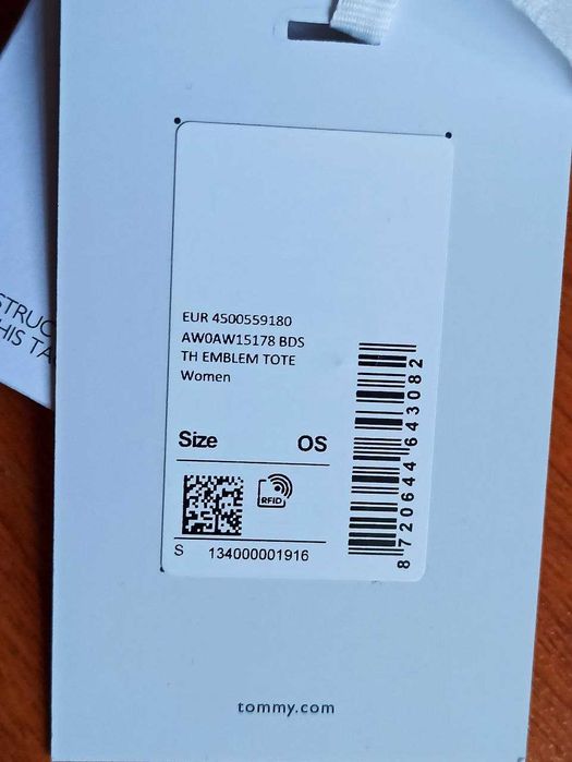 Tommy Hilfiger
EMBLEM TOTE - black