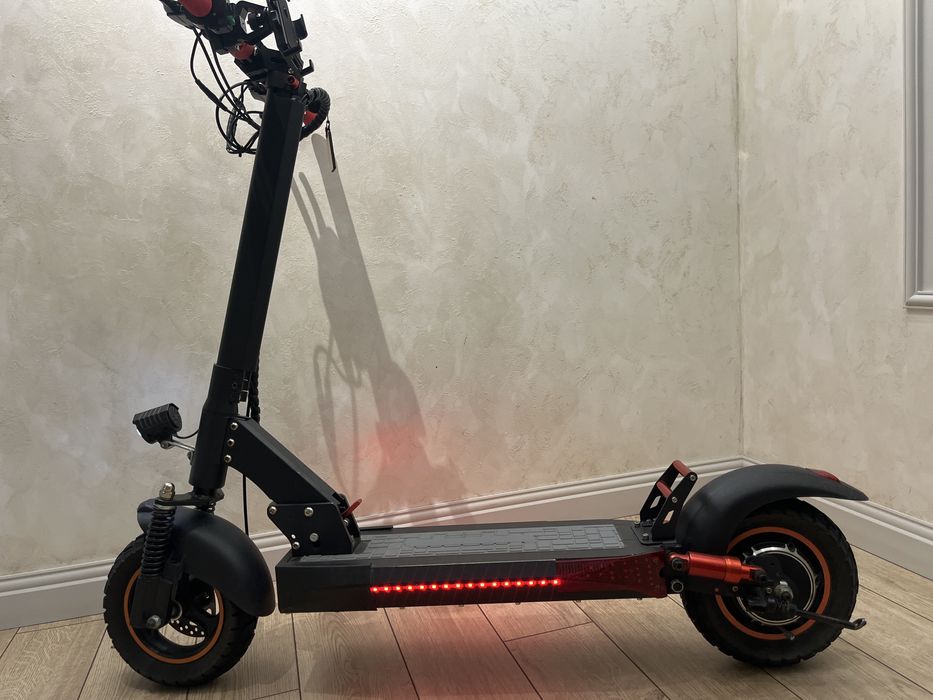 Электросамокат.