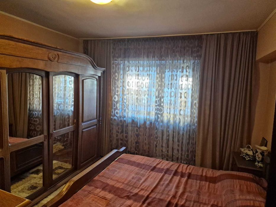 Apartament 4 camere de inchiriat