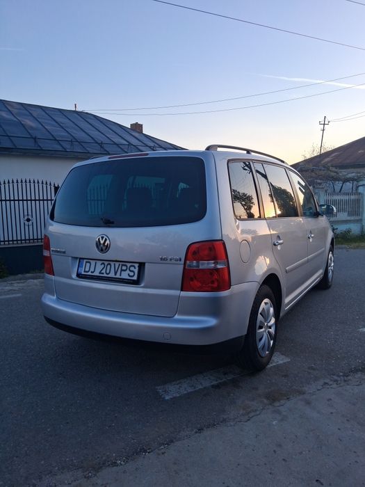 Vând vw touran 2004