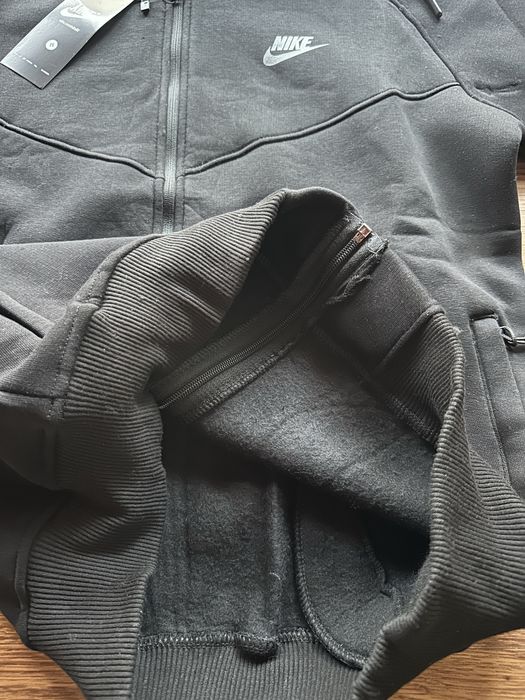 Мъжки,ватиран,черен екип Nike с активен,заден джоб на долнището