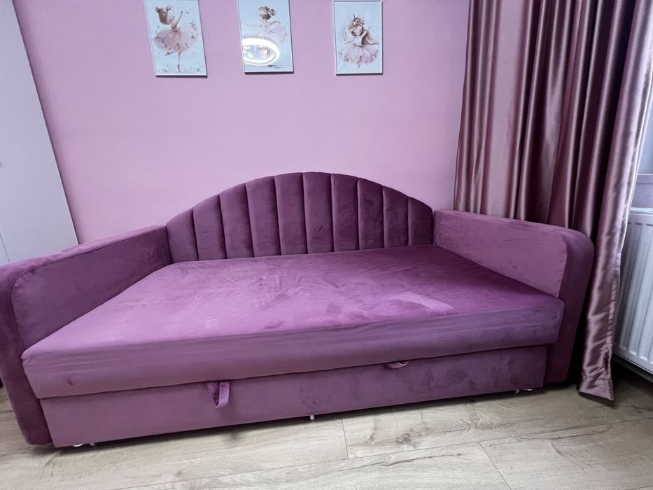 Canapea extensibila roz noua