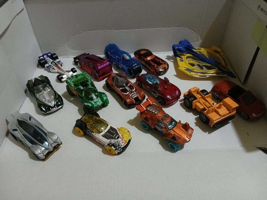 Hot Wheels и Matchbox колички