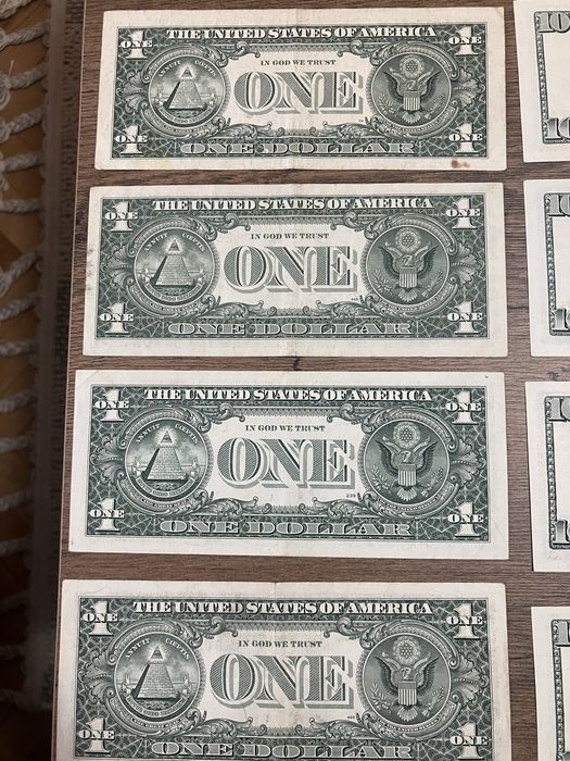 Доларови банкноти