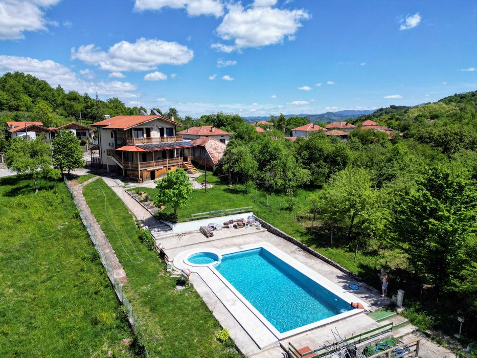 Продава се Къща в Априлци - 280 кв.м за 858 €/кв.м - Снимка #3