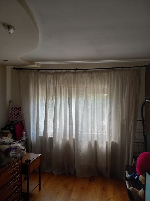 Perdea 3,50 m cu 2 țevi negre .stare buna