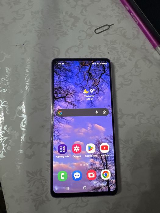 Продам смартфон Samsung S20 FE