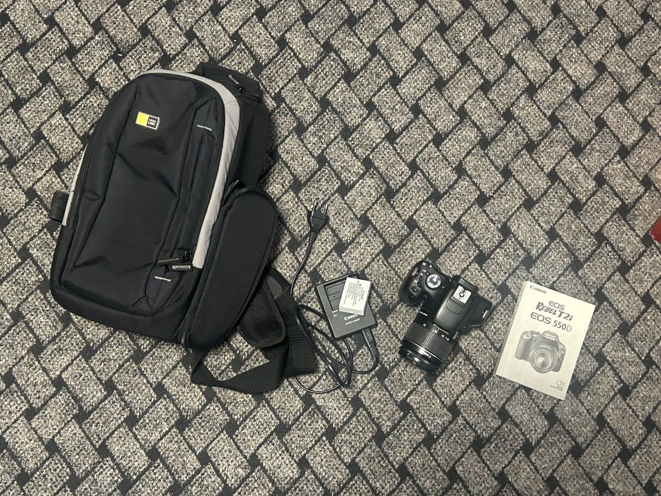 Aparat foto Canon EOS 550D cu ruxac
