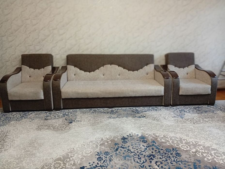 Диван и два кресла