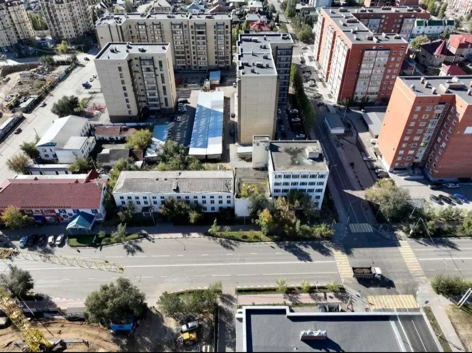 отдельно стоящее здание в центре города