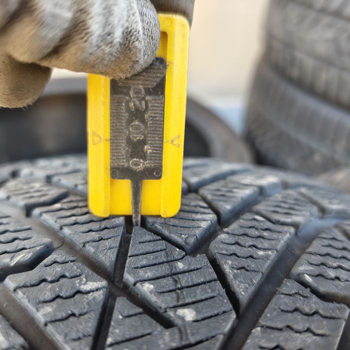 Anvelope 235/40R20 marca Pirelli, DOT 2023,M+S, 7 mm