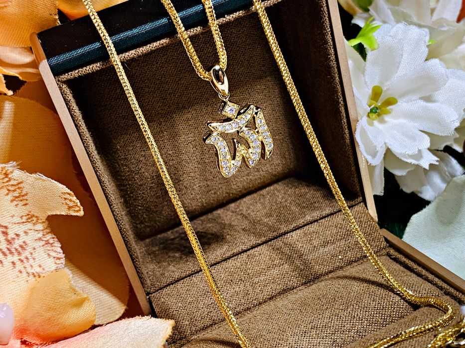 Фирменная золотая подвеска – кулон и цепочка с бриллиантами