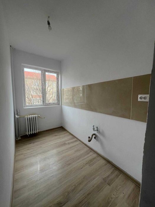 Apartament 4 camere,Dacia,et.3
