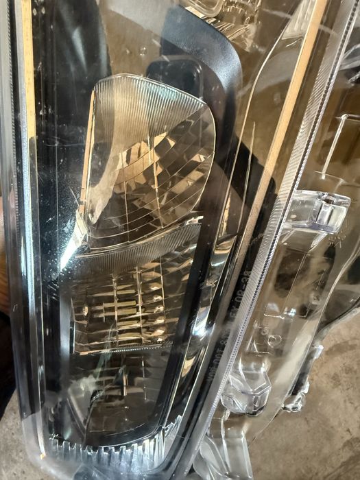 Фара правая Toyota Rav4