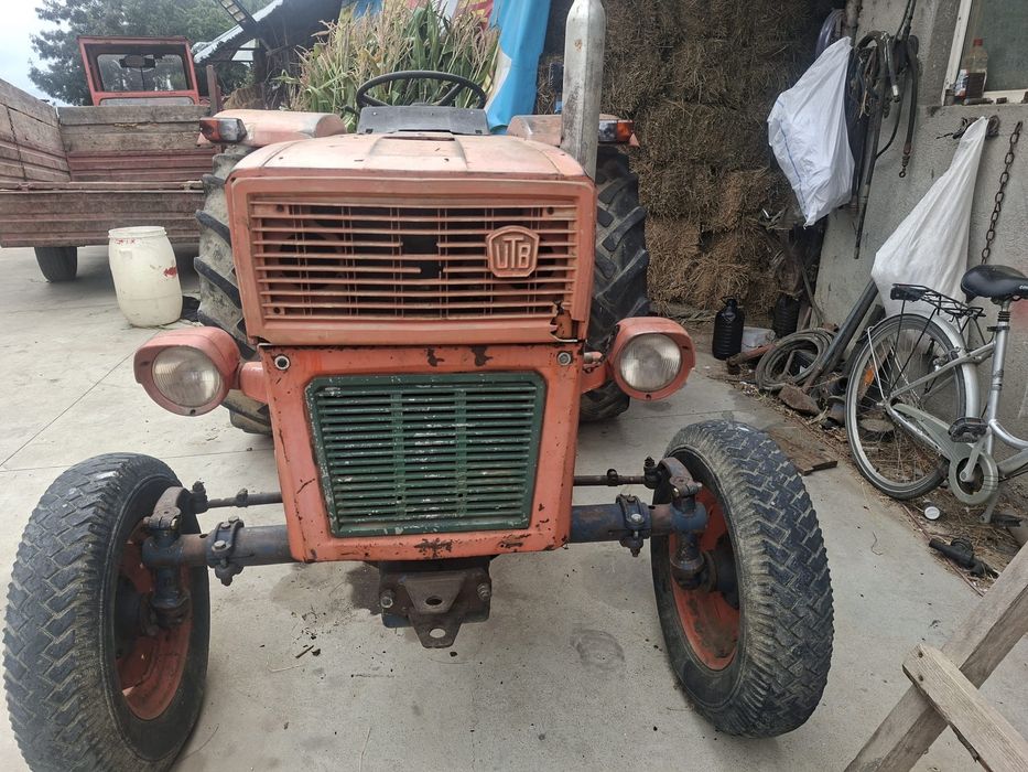 Vând doua tractoare,un fiat de 60 de cai și un leuț de 445