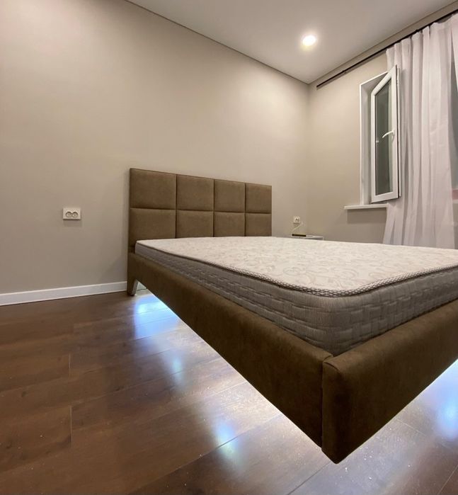 Кровать любого вида.