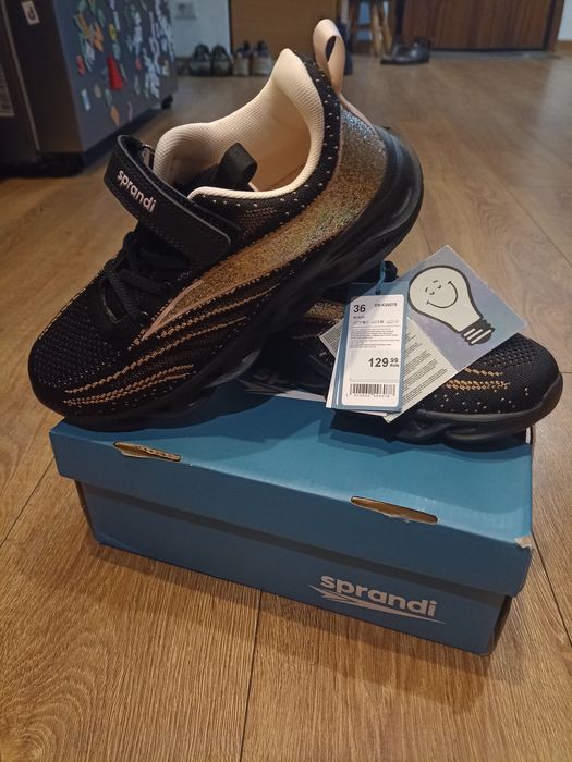 Adidas damă Sprandi noi cu etichetă, marime 36