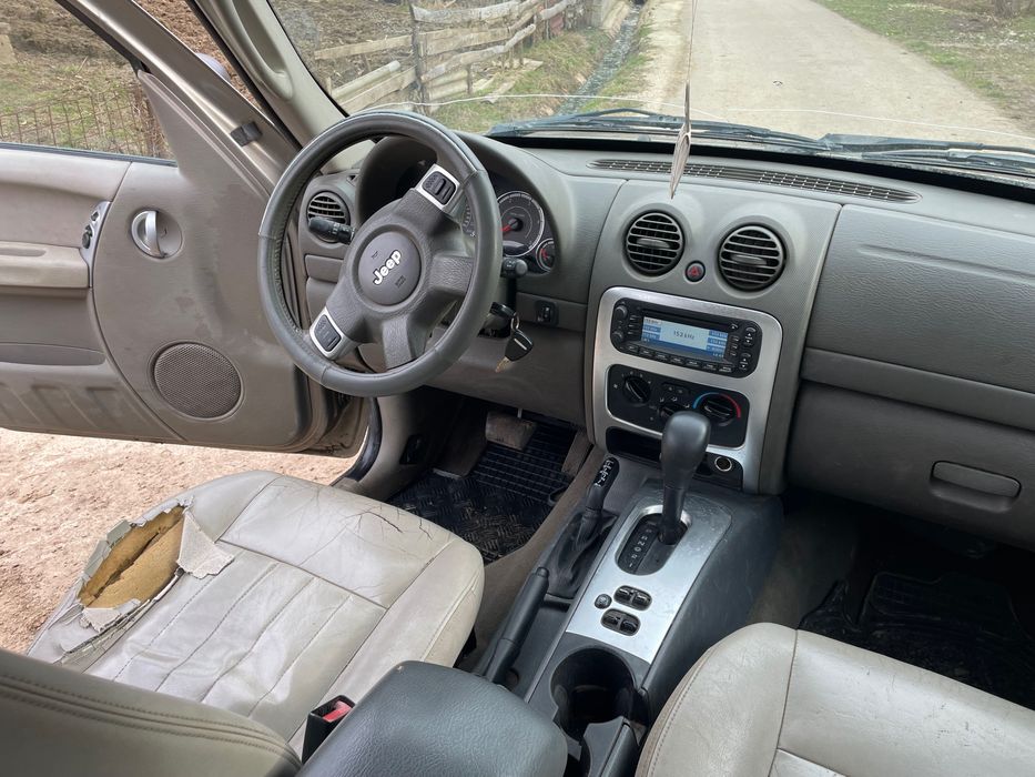 Vand sau schimb jeep cherokee crd