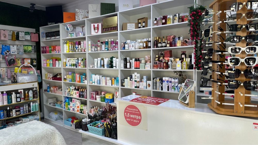 Косметика дүкені сатылады товарымен