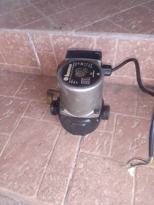 Vând pompă recirculare apă caldă grundfos