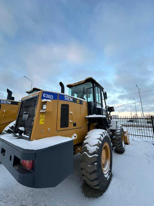 Фронтальный погрузчик SEM 636D