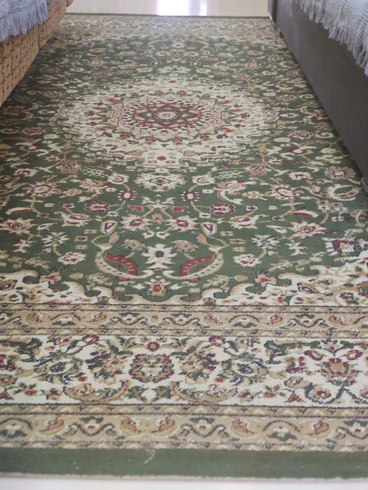 Ковер 2м.на 3м. Очень красивыйй расцветки.В очень хорошем состоянии.