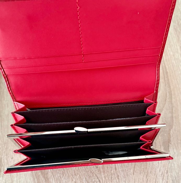 Елегантен НОВ дамски портфейл за стилни дами