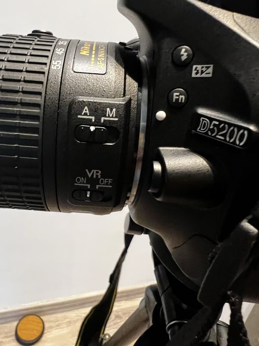 Nikon D5200 – sub 20.000 cadre + kit complet + geantă cadou
