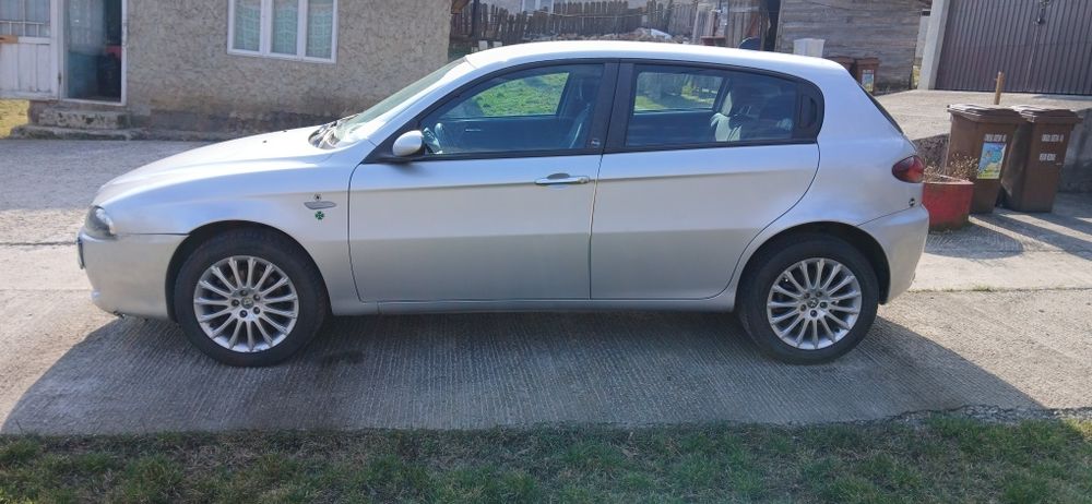 Vând Alfa romeo  147