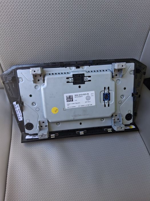 Vand navigatie passat b8 impecabila si functionala