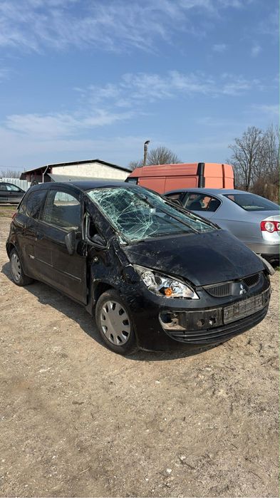 Мицубиши Колт на части 0.9 бензин