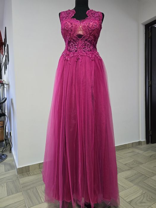 Rochie banchet din dantela brodata, matase si tull, roz zmeura