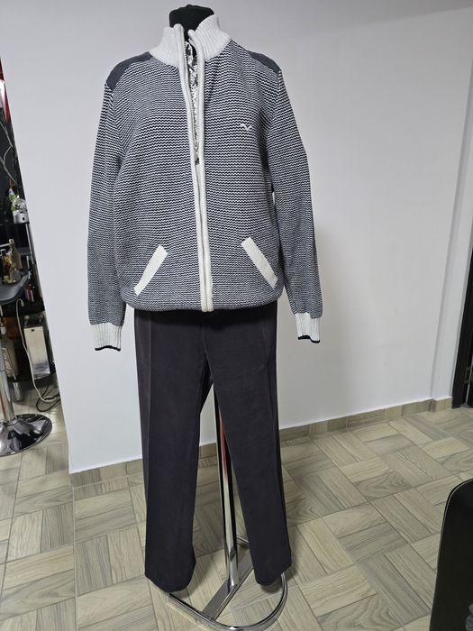 Pantaloni raiat, model ce poate fi purtat atât la tinute casual/office