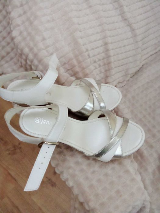 САНДАЛИ с платформа