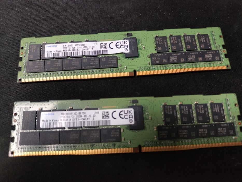 Samsung M393A4K40EB3-CWE DDR4 RDIMM (Registered DIMM, серверная памят