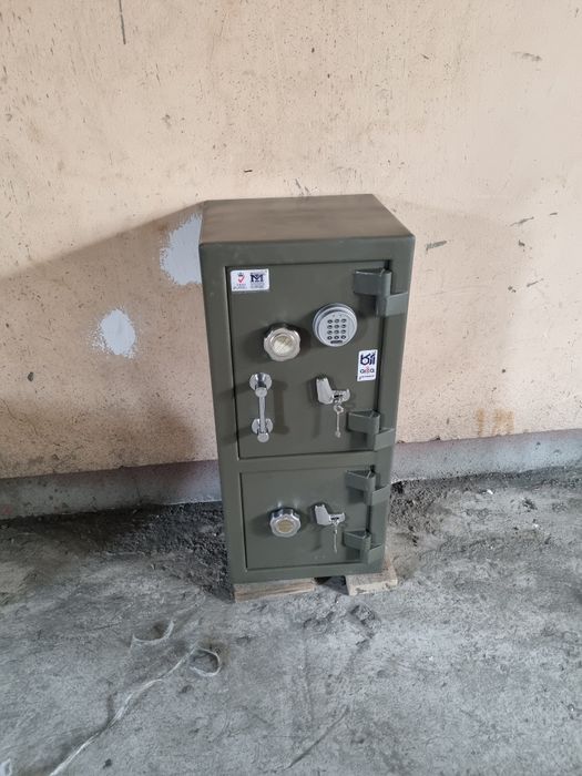 Seyf двух камерный