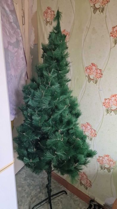 ЁЛКА искусственная.