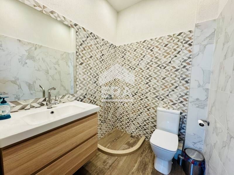 Модерен и напълно оборудван офис под наем в кв. Полигона