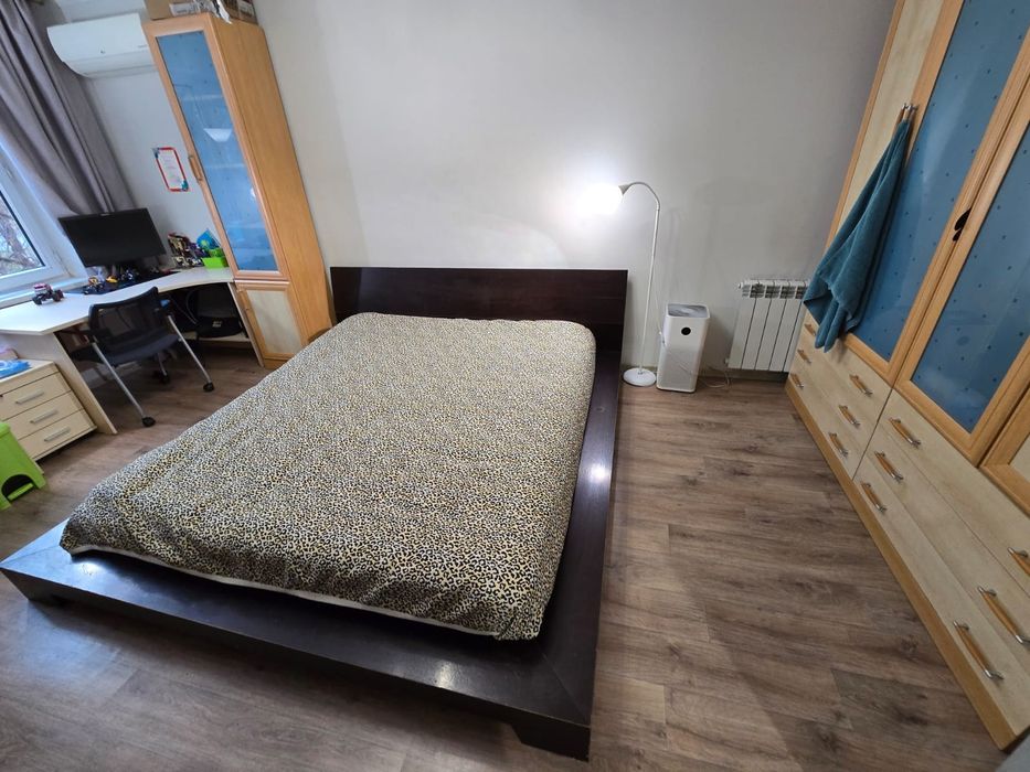 Двуспальная кровать с матрасом