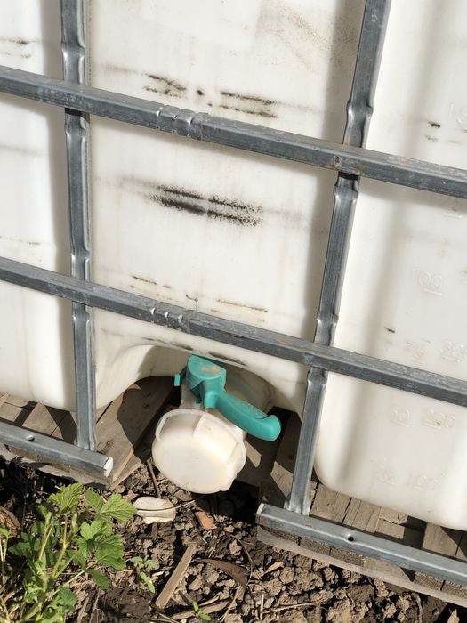 Продам ёмкость 1 т