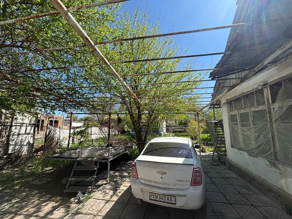 6 sotix dacha sotiladi