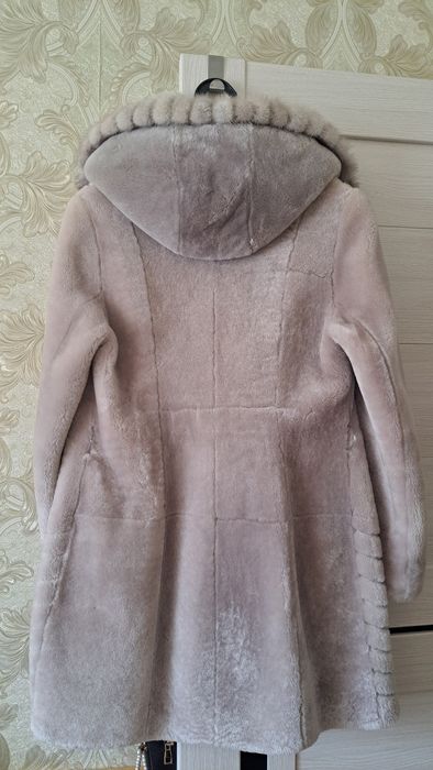 продам шубу (мутон) + бонусом шапка и снуд