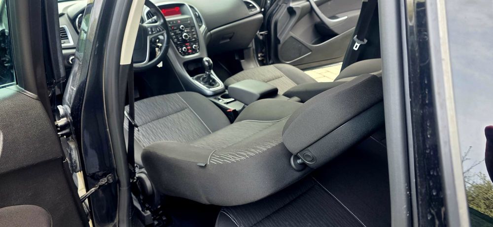 Opel astra j 1.7 cdti facelift  intretinut ,rar efectuat,volan incalzi