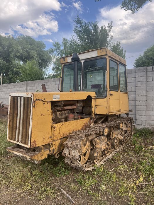 Гусеничный трактор ДТ 75 бульдозер