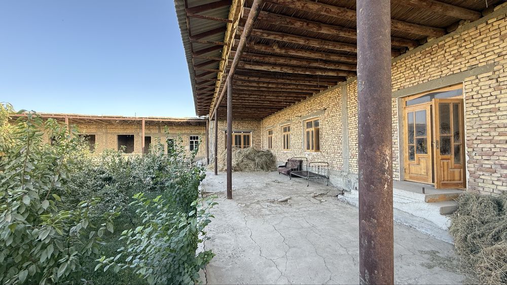 50 sotix uchaska sotiladi