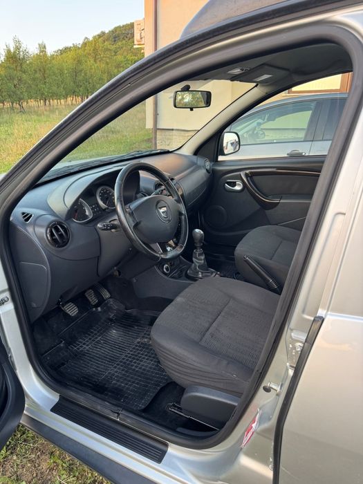 Vând Dacia Duster