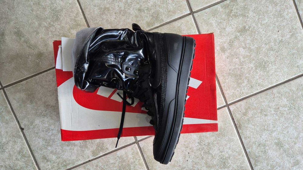 Дамски високи обувки Nike